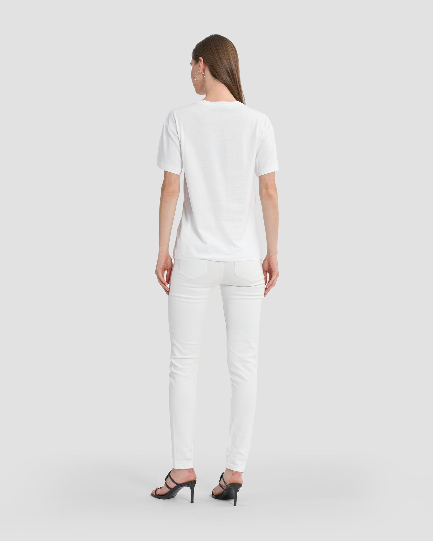 Casual white t-shirt with lace GF Ferré branding to the front in contrasting tone.