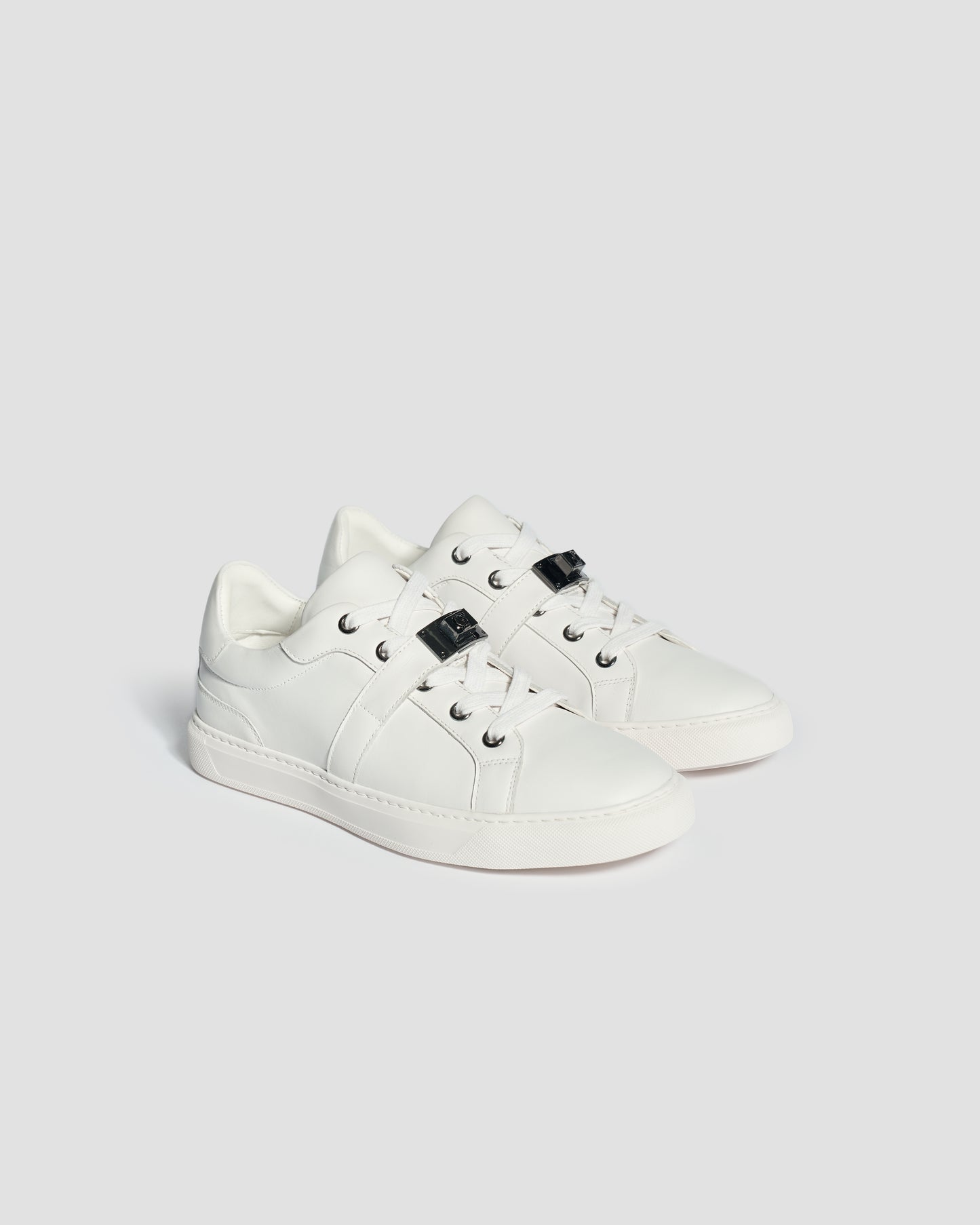 Nova Twist Lock Sneakers